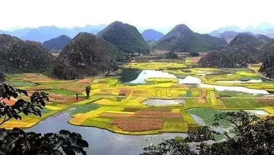 阳光下的甜蜜梦乡,云南小梦小镇的日常画卷